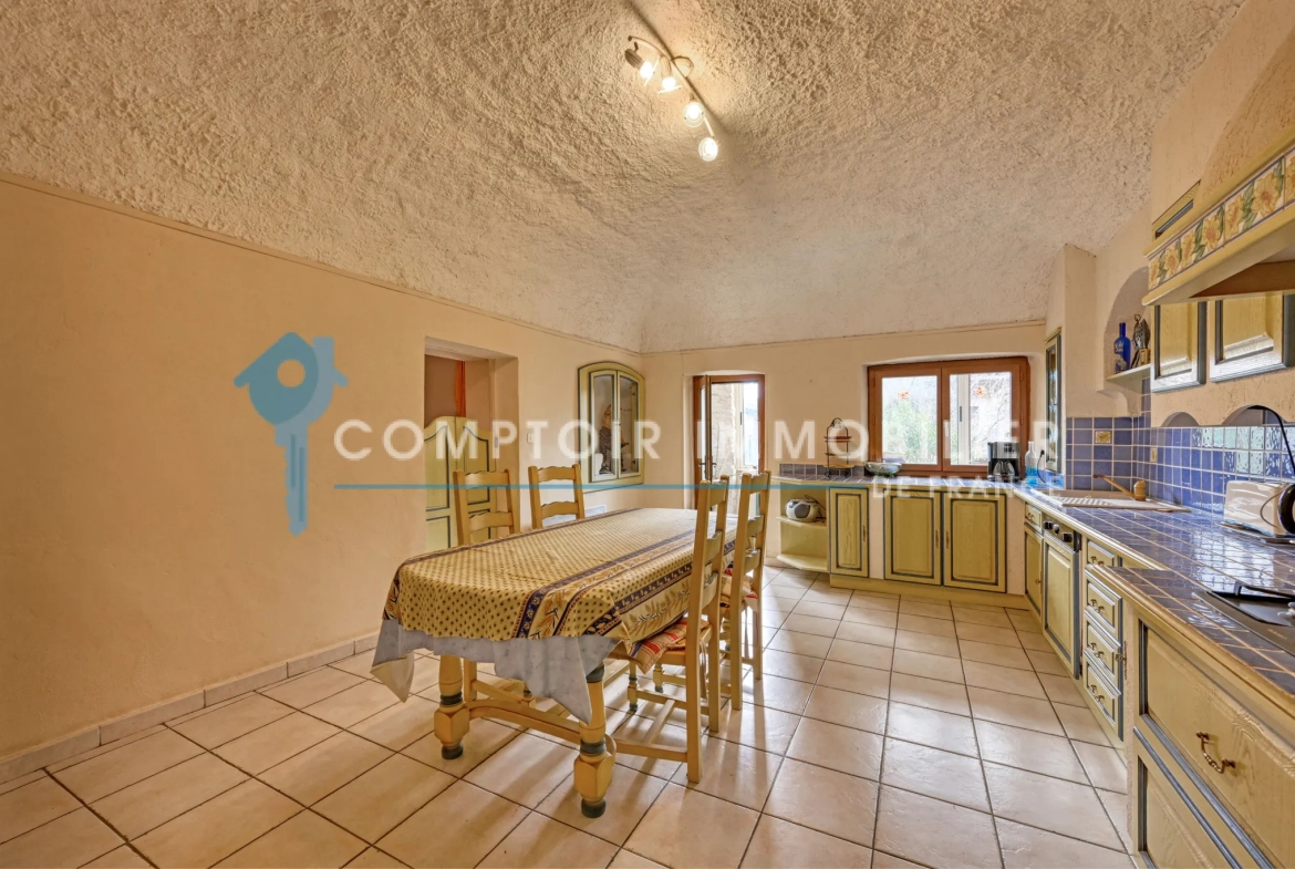 Maison de village à Mejannes-lès-Alès de 110 m² avec garage et cour ombragée 