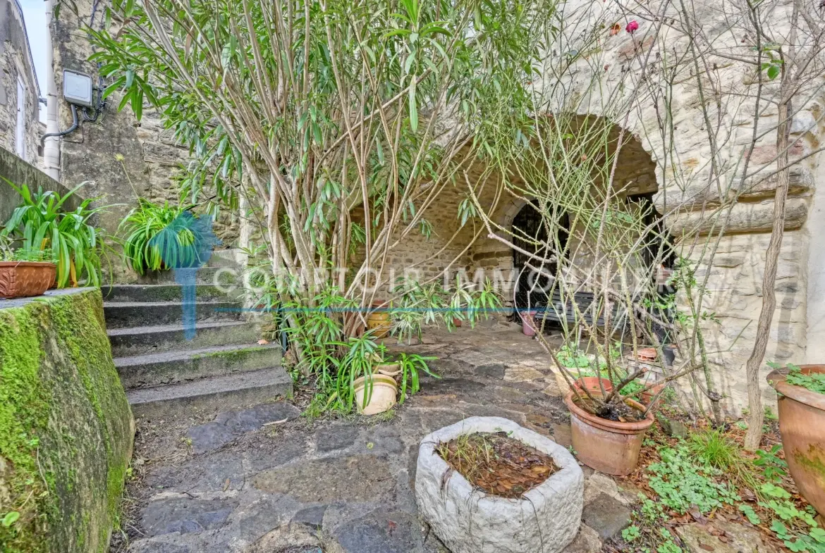 Maison de village à Mejannes-lès-Alès de 110 m² avec garage et cour ombragée 