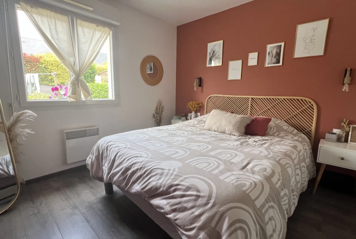 Maison récente à vendre à Saint Clément de la Place avec 3 chambres, garage et terrasse 