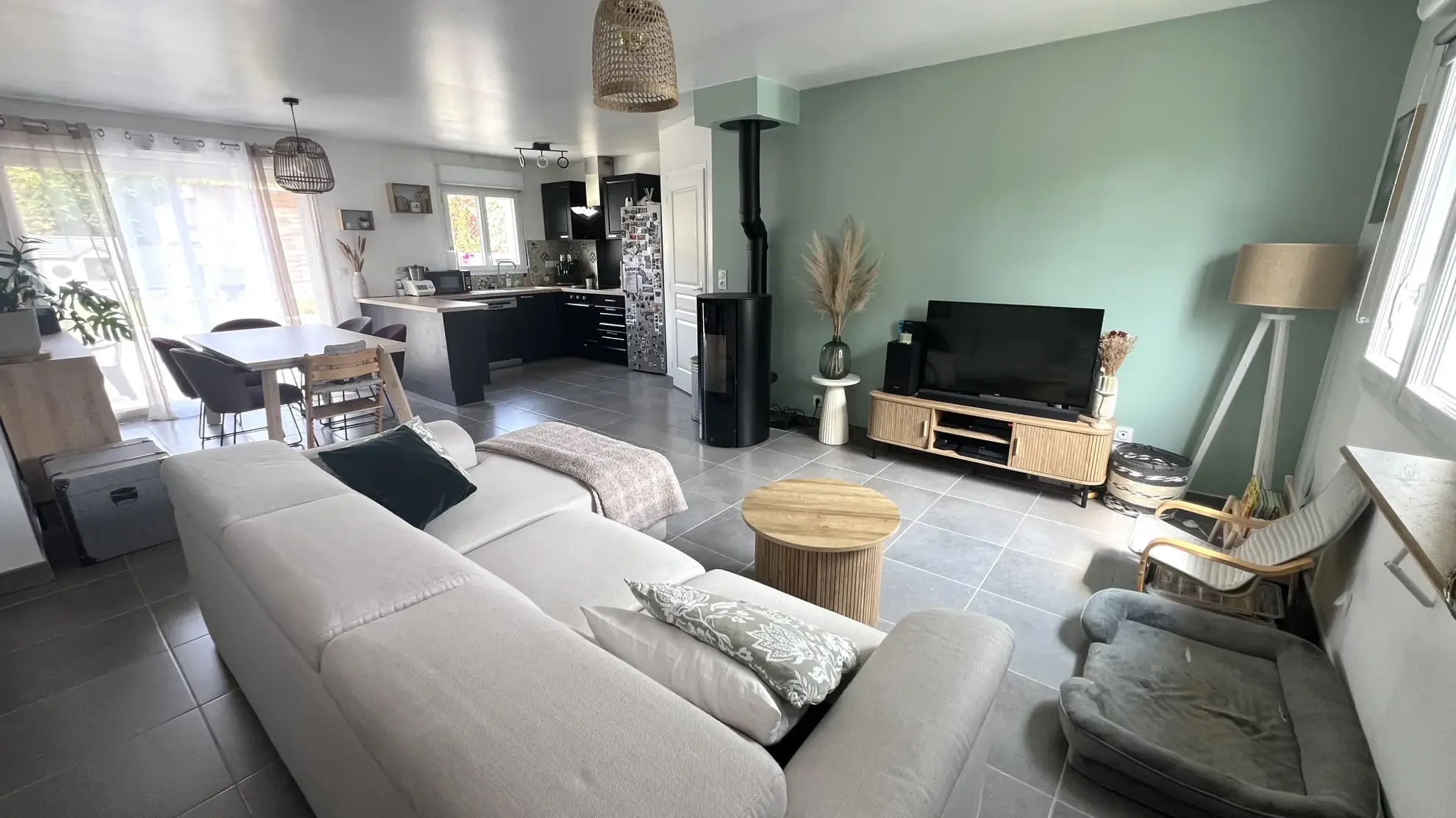 Maison récente à vendre à Saint Clément de la Place avec 3 chambres, garage et terrasse 
