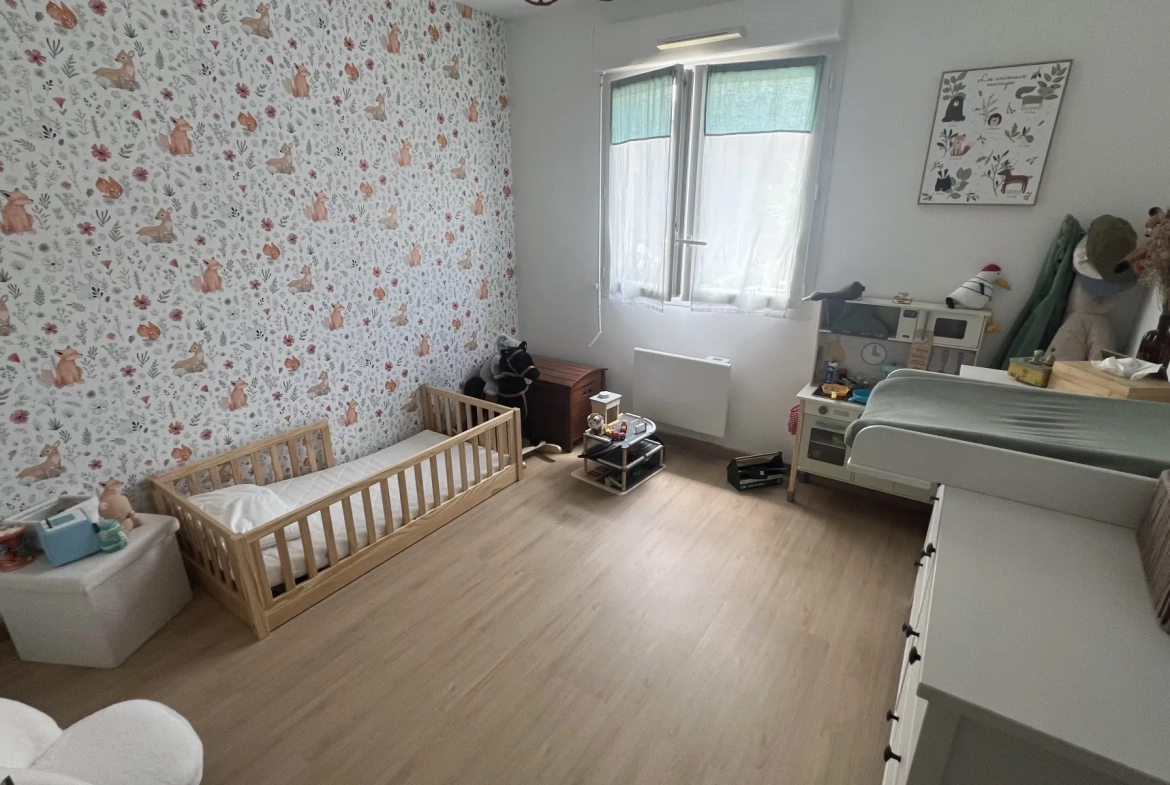 Maison récente à vendre à Saint Clément de la Place avec 3 chambres, garage et terrasse 