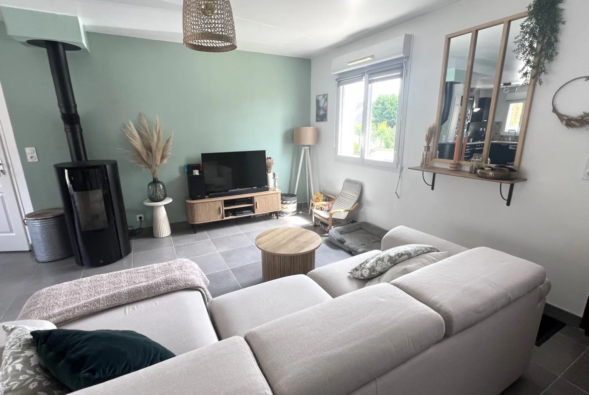 Maison récente à vendre à Saint Clément de la Place avec 3 chambres, garage et terrasse 