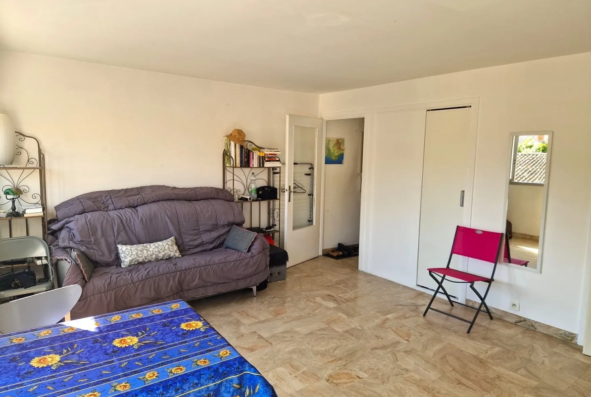 Studio à Toulon La Mitre – Dernier étage, proximité mer et commerces 