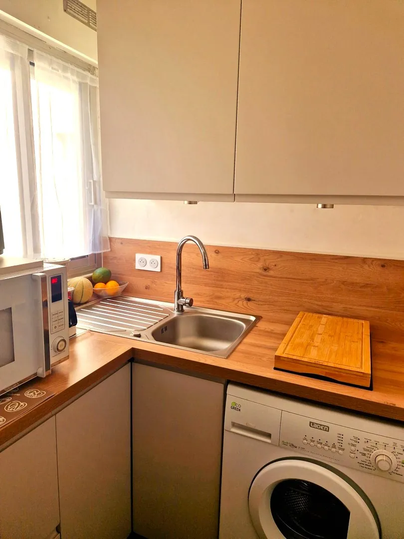 Studio à Toulon La Mitre – Dernier étage, proximité mer et commerces 