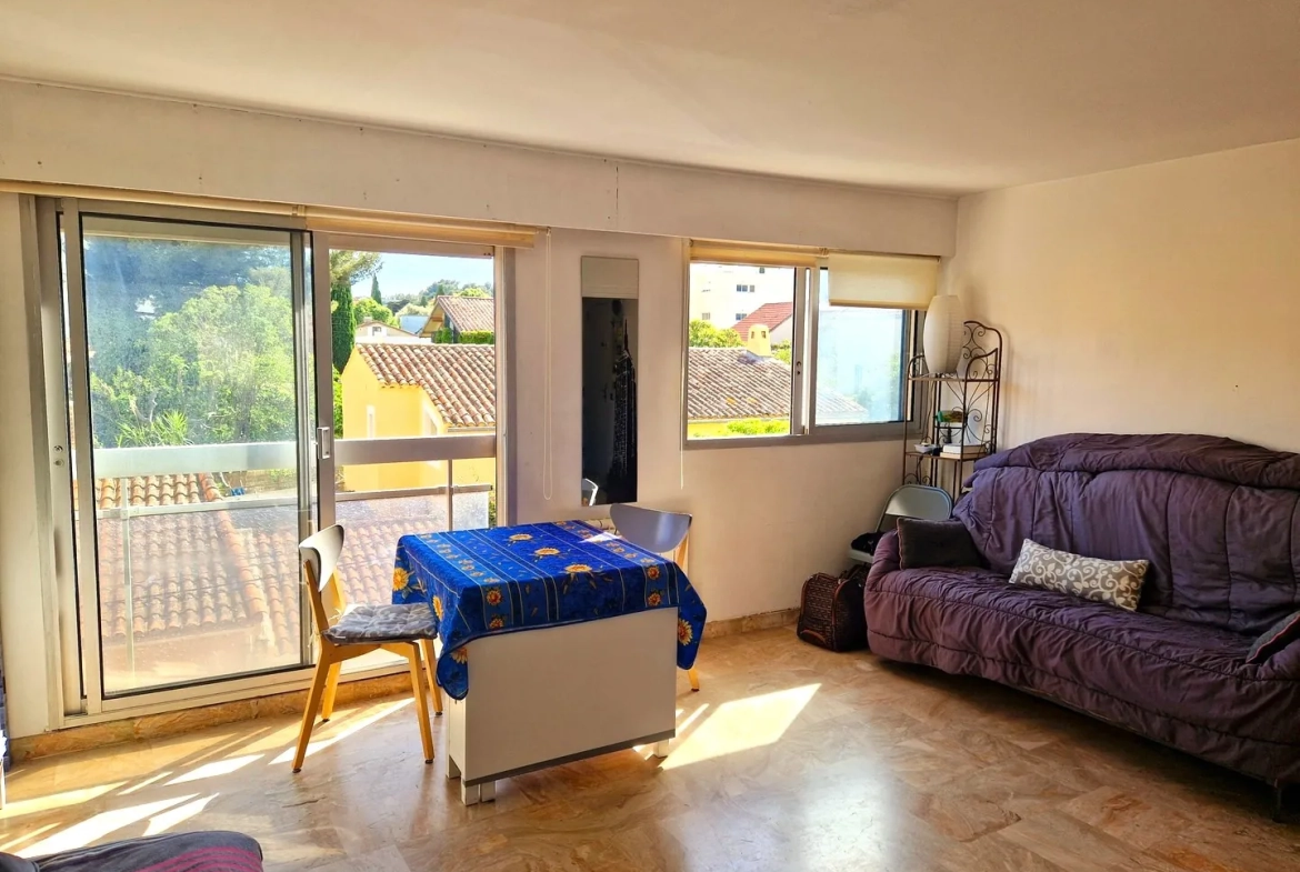 Studio à Toulon La Mitre – Dernier étage, proximité mer et commerces 