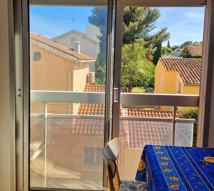 Studio à Toulon La Mitre – Dernier étage, proximité mer et commerces 