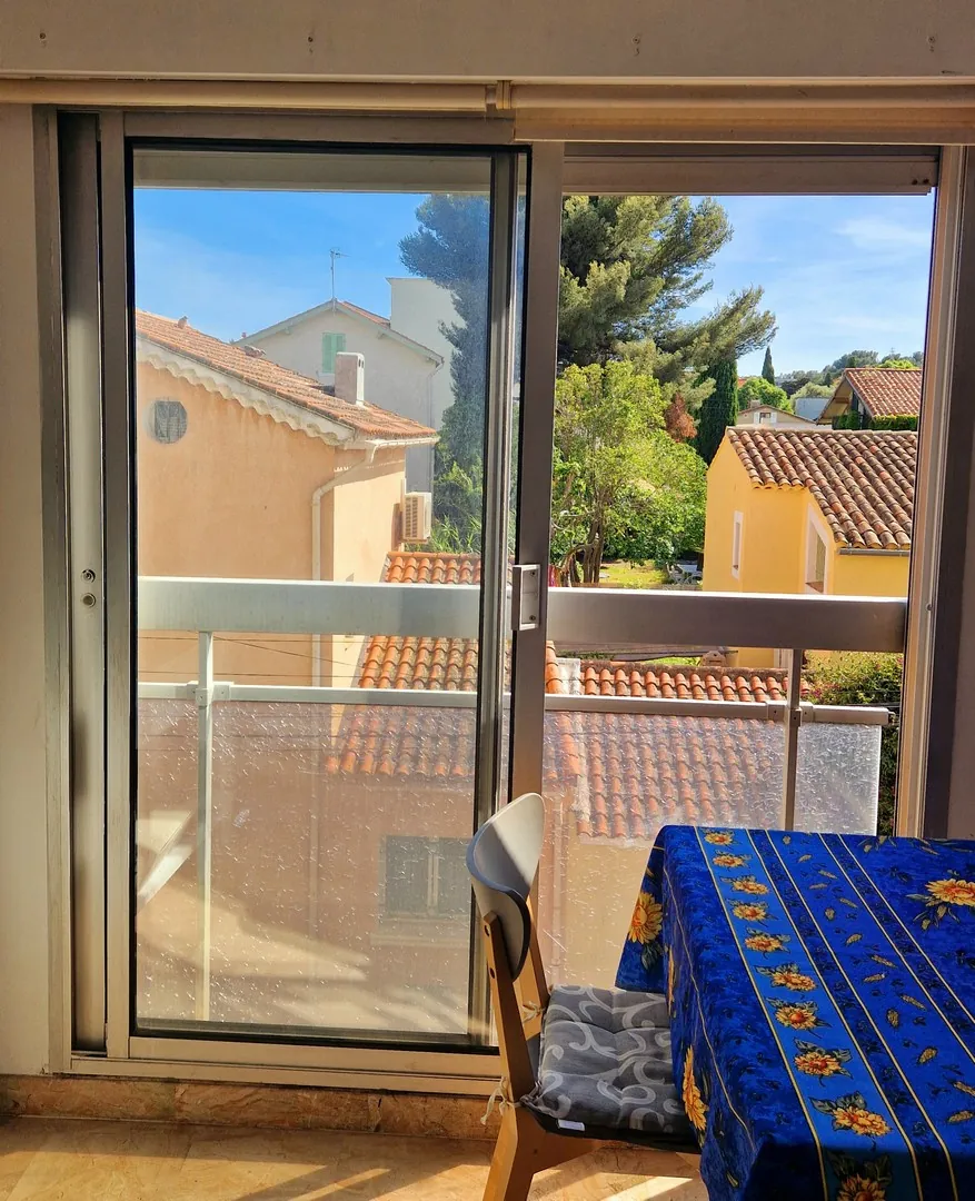 Studio à Toulon La Mitre – Dernier étage, proximité mer et commerces 
