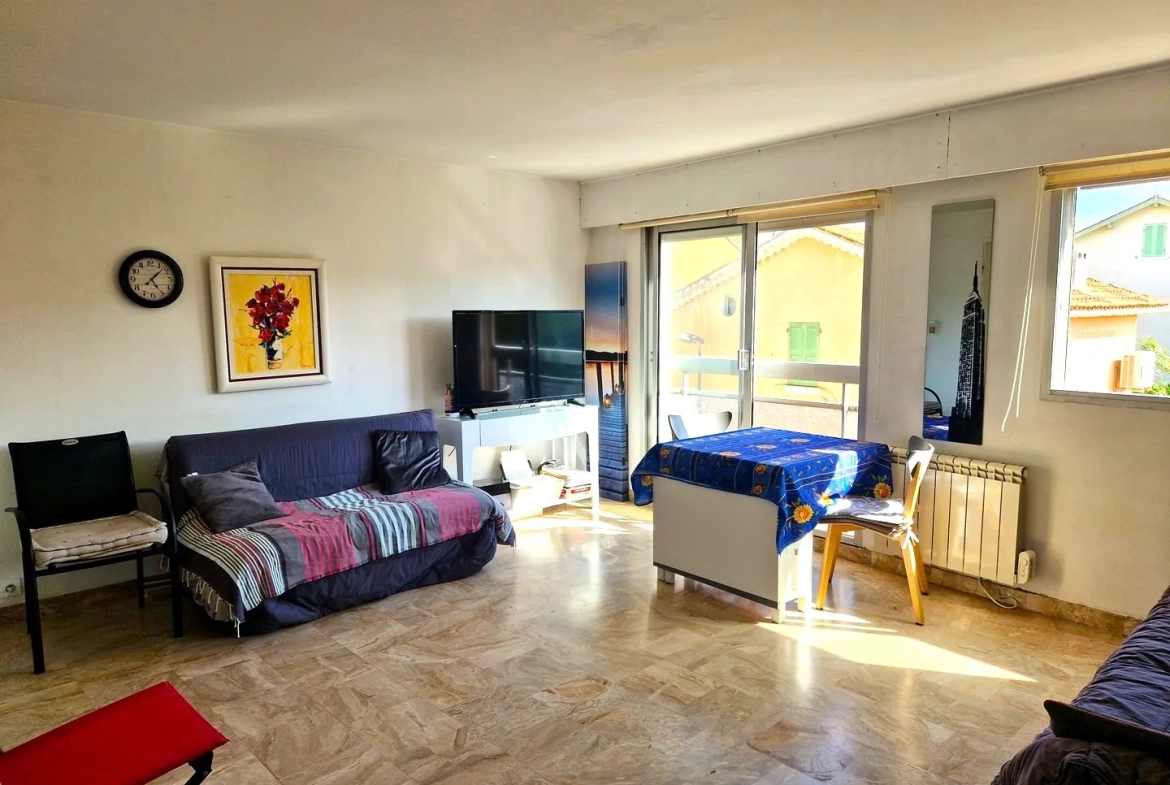 Studio à Toulon La Mitre – Dernier étage, proximité mer et commerces 