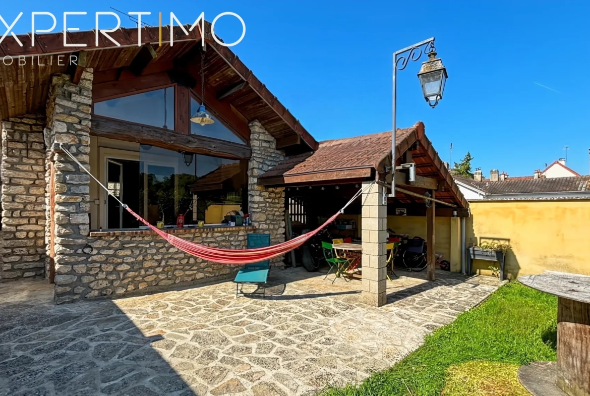 Maison en meulière de plain-pied avec grand jardin à Étampes 