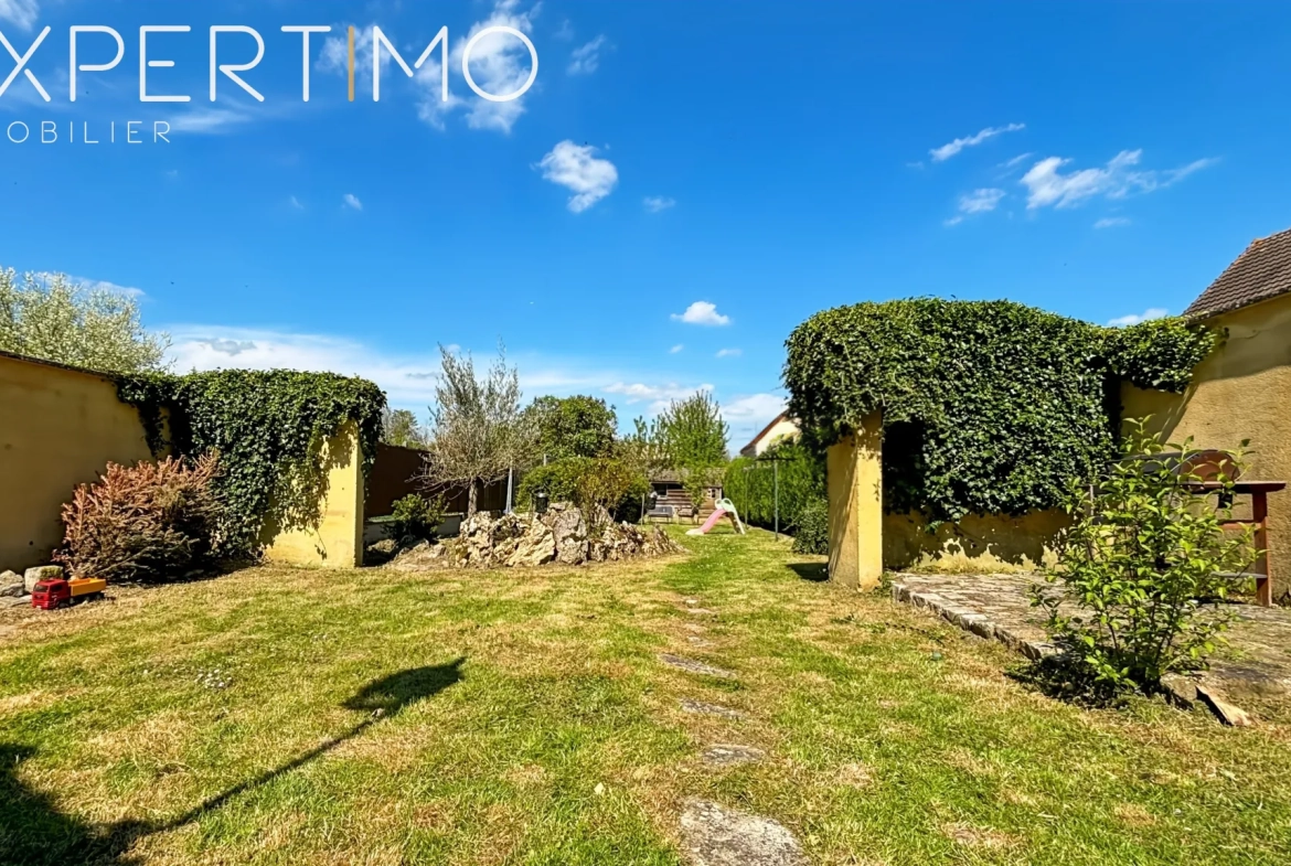 Maison en meulière de plain-pied avec grand jardin à Étampes 