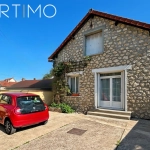 Maison en meulière de plain-pied avec grand jardin à Étampes