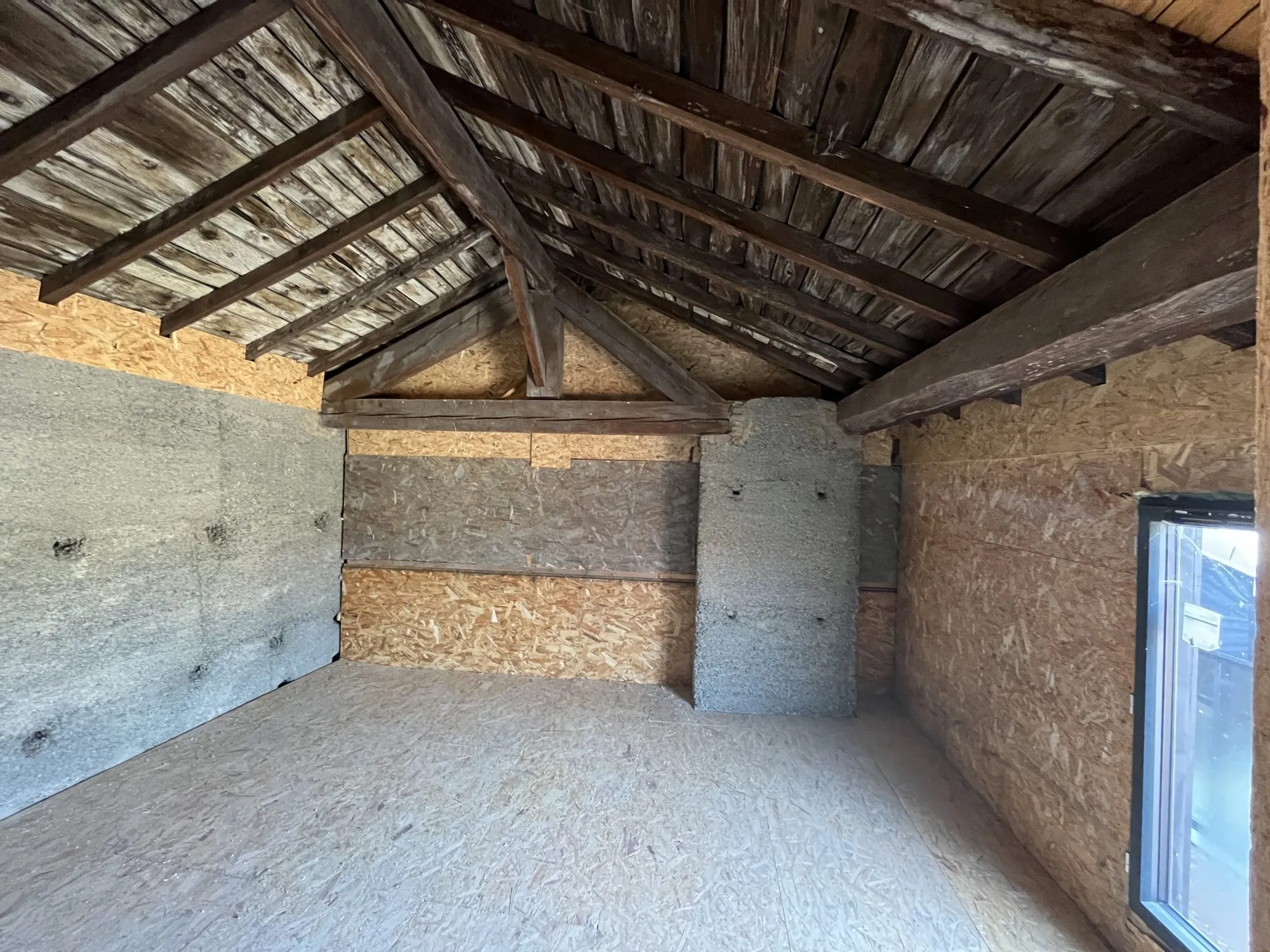 Duplex à Saint-Lager de 132 m² avec extérieur, prêt à aménager - Opportunité à saisir 