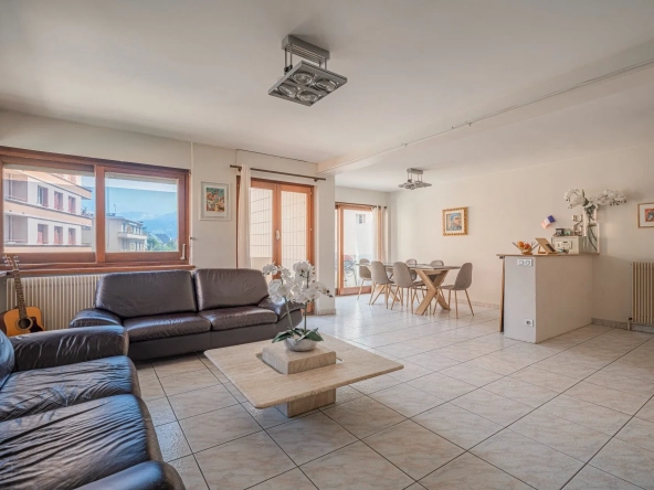 À vendre à Grenoble : Appartement T3 traversant de 85,6 m² avec Balcon et Cave