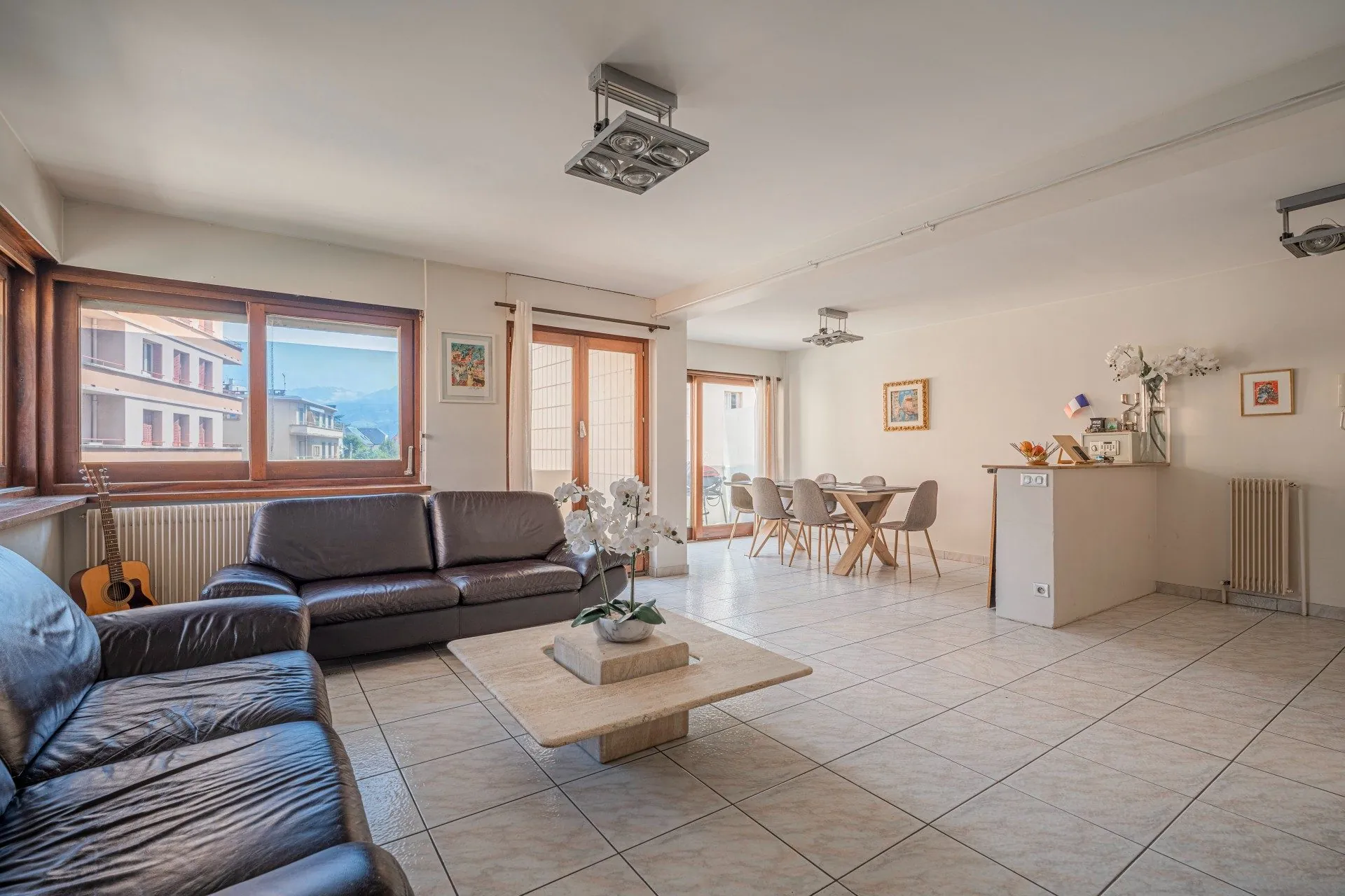 À vendre à Grenoble : Appartement T3 traversant de 85,6 m² avec Balcon et Cave 