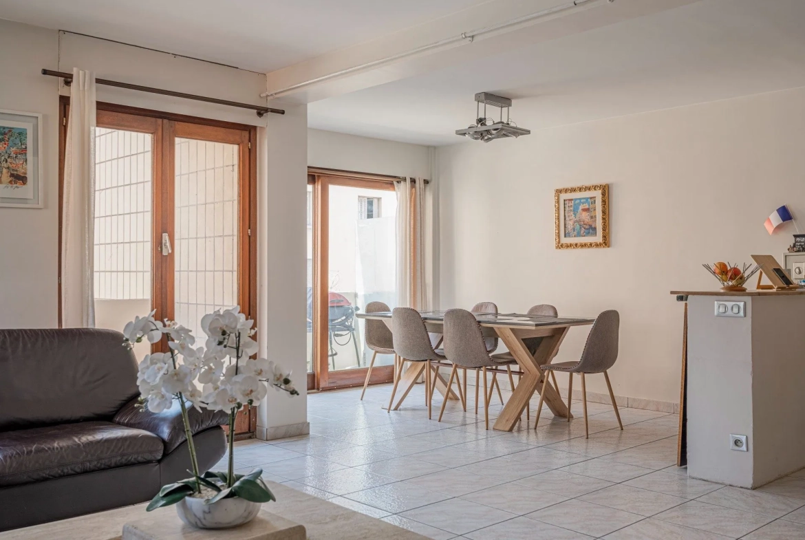 À vendre à Grenoble : Appartement T3 traversant de 85,6 m² avec Balcon et Cave 