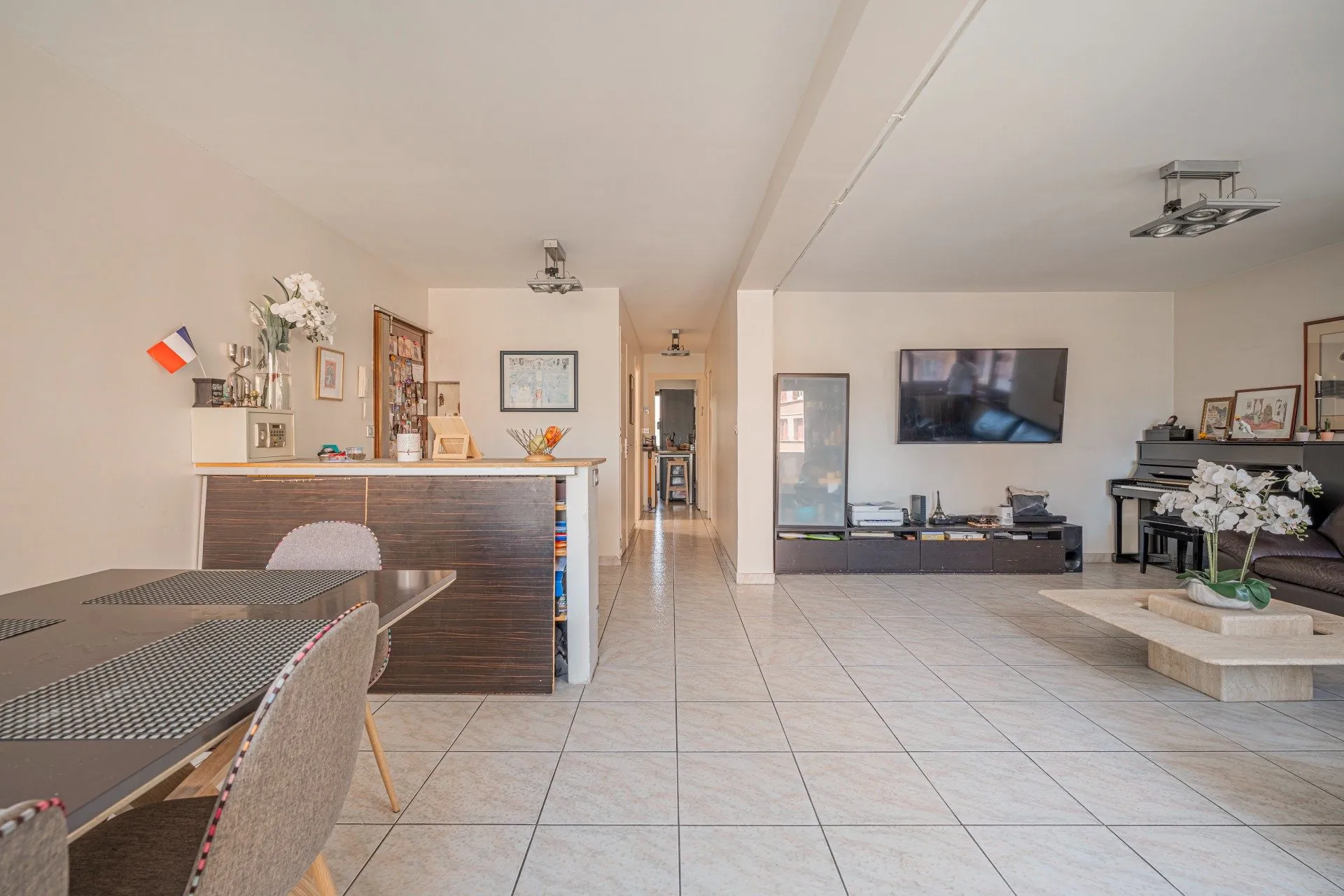 À vendre à Grenoble : Appartement T3 traversant de 85,6 m² avec Balcon et Cave 