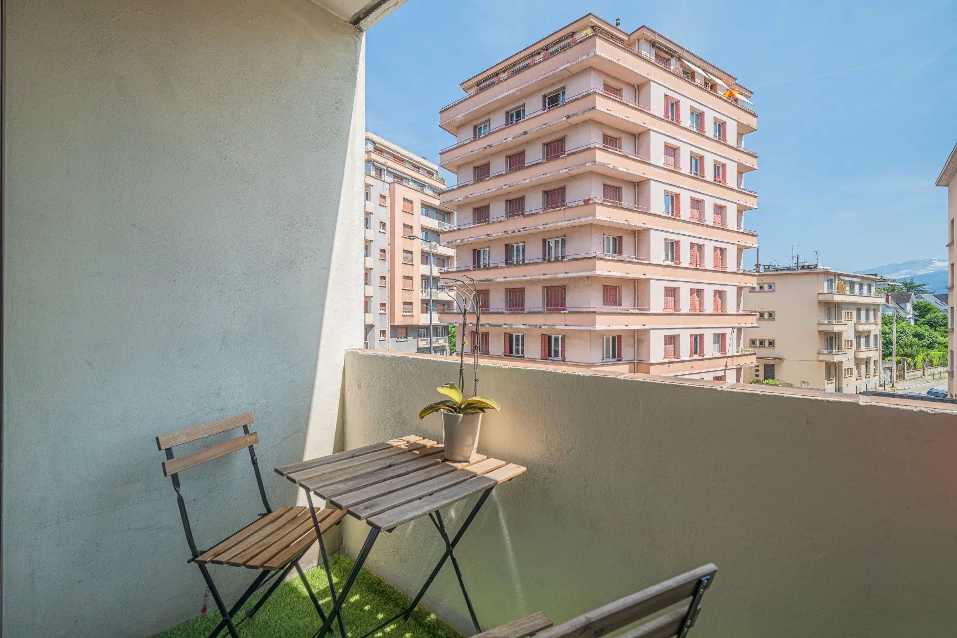 À vendre à Grenoble : Appartement T3 traversant de 85,6 m² avec Balcon et Cave 