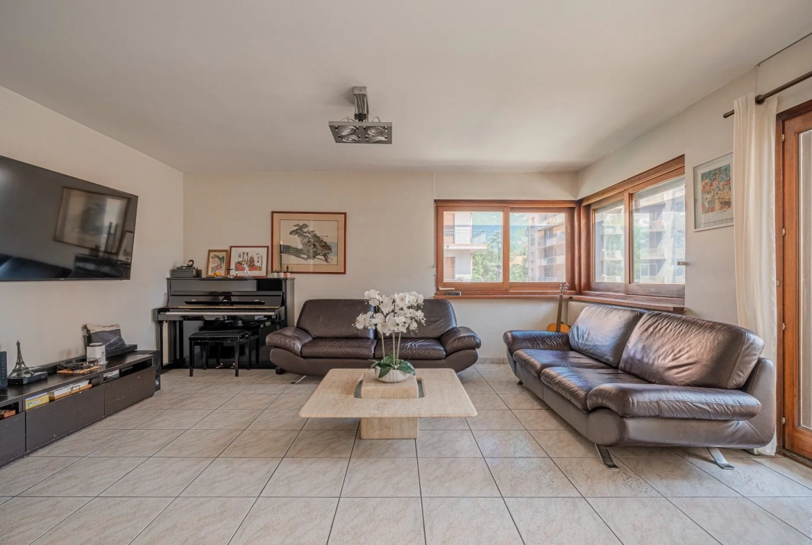 À vendre à Grenoble : Appartement T3 traversant de 85,6 m² avec Balcon et Cave 