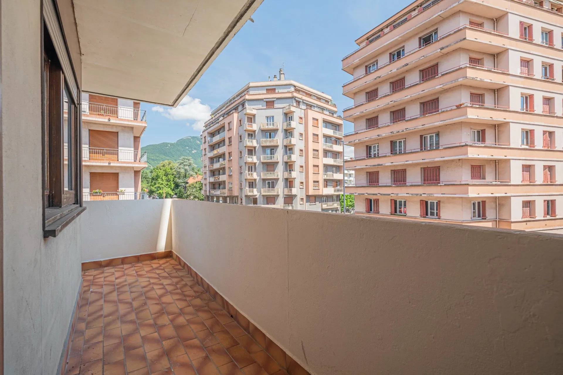 À vendre à Grenoble : Appartement T3 traversant de 85,6 m² avec Balcon et Cave 