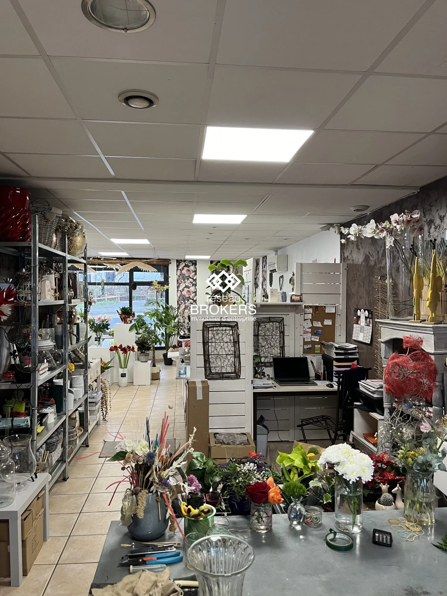 Fonds de commerce à vendre à Charly - Emplacement stratégique et potentiel de développement 