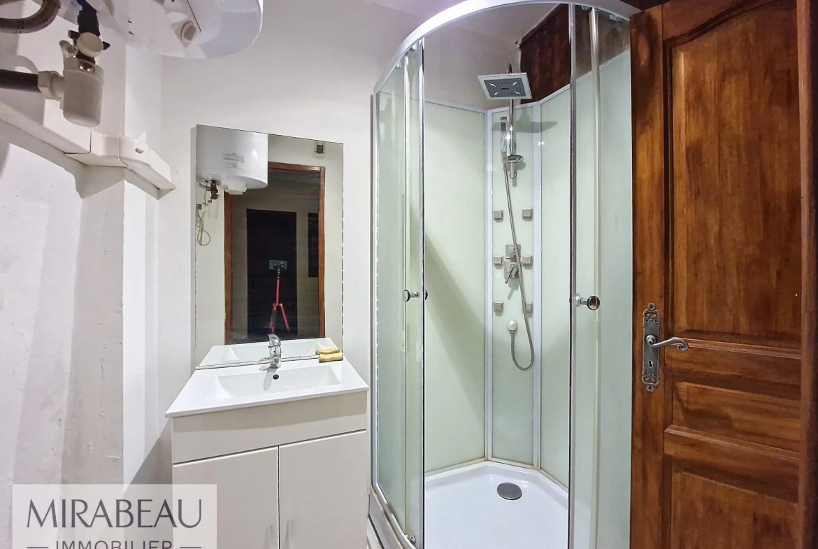 Maison de village atypique à Rians - 112 m² avec garage et potentiel de personnalisation 