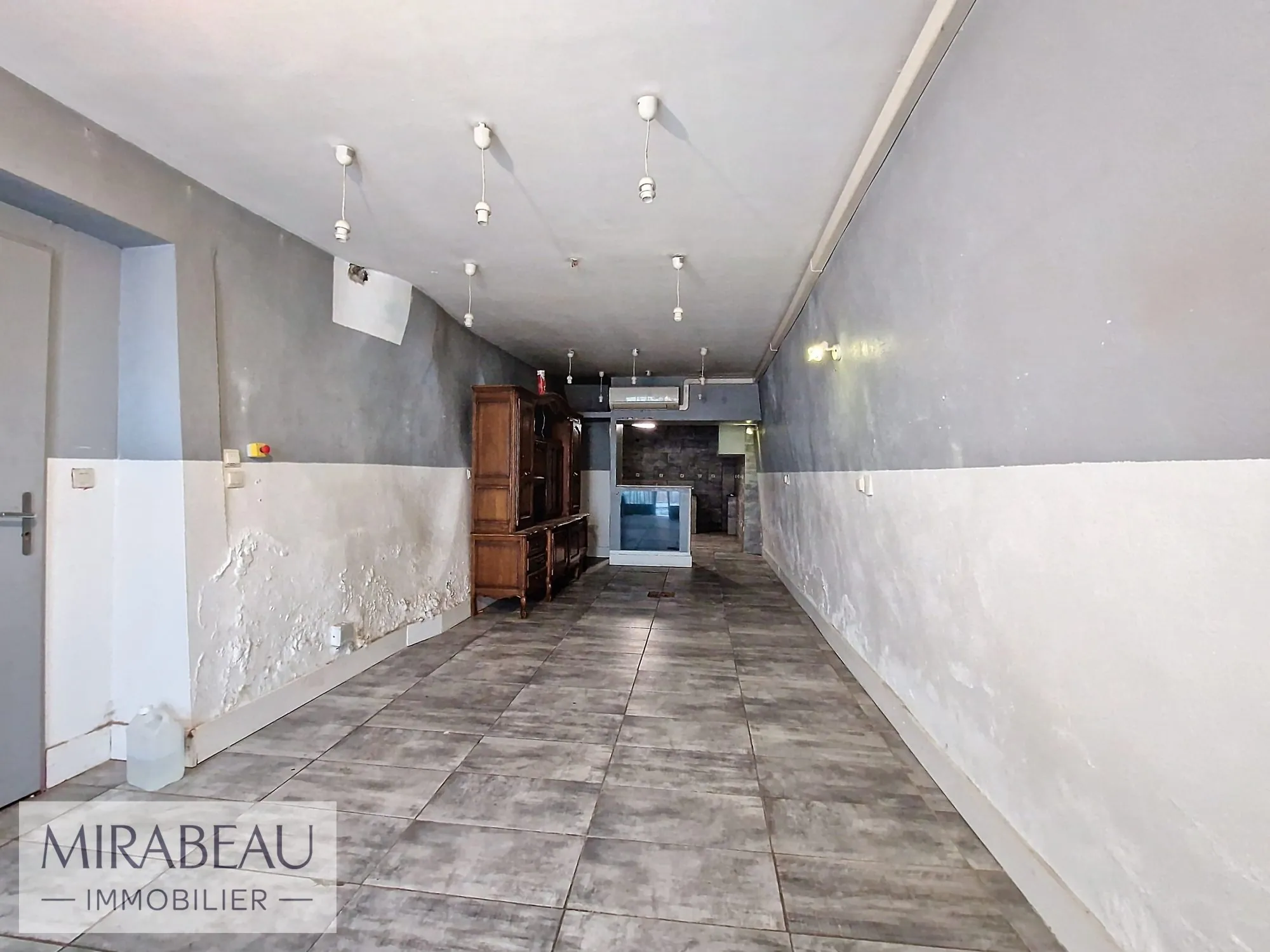 Maison de village atypique à Rians - 112 m² avec garage et potentiel de personnalisation 