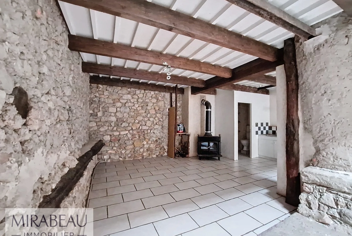 Maison de village atypique à Rians - 112 m² avec garage et potentiel de personnalisation 