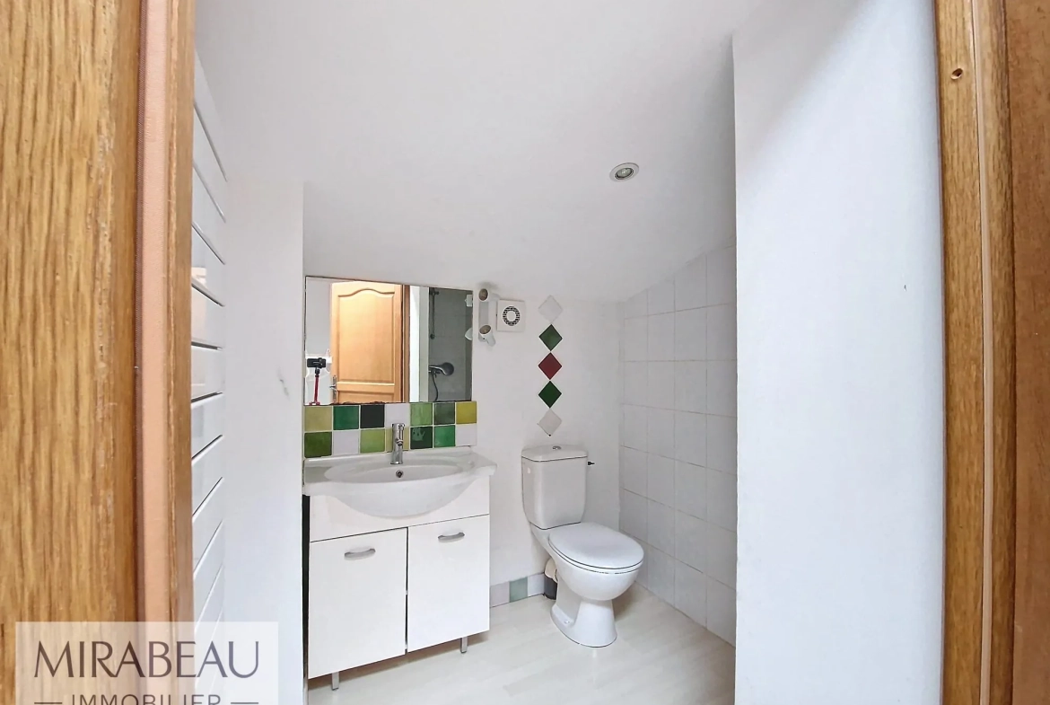 Maison de village atypique à Rians - 112 m² avec garage et potentiel de personnalisation 