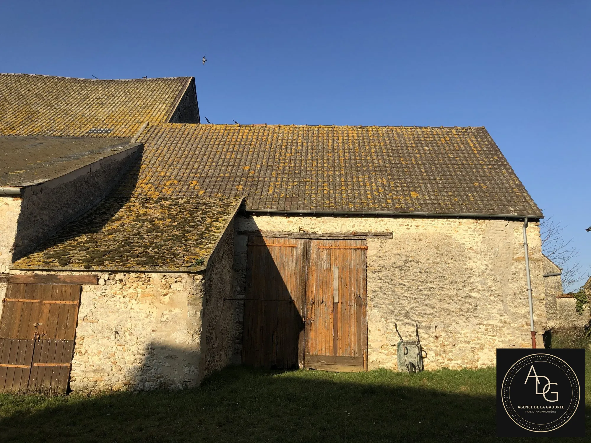 Grange à aménager avec jardin à Dourdan Sud, Essonne - Opportunité de rénovation 