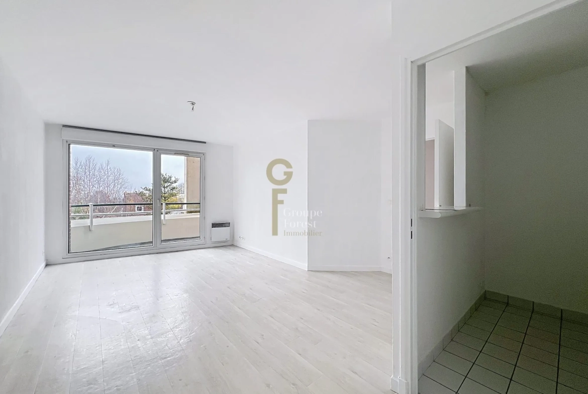 Appartement 1 chambre avec balcon et parking sécurisé à Croix 