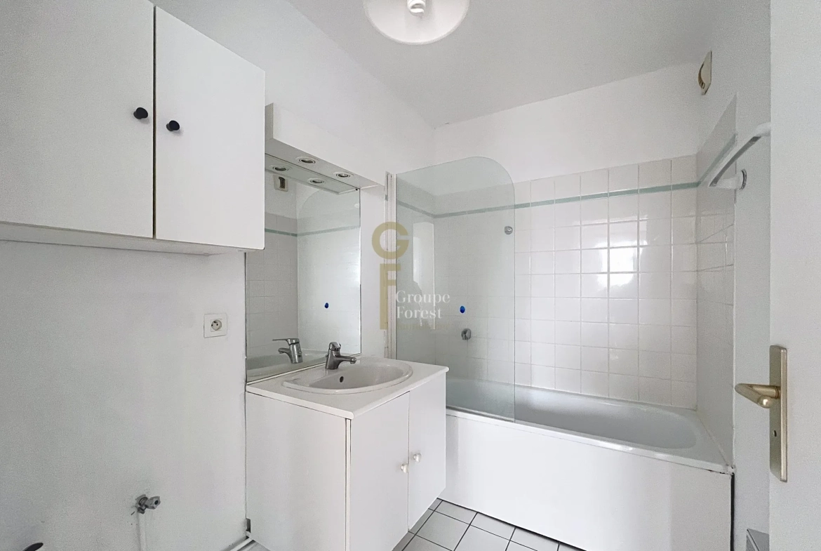Appartement 1 chambre avec balcon et parking sécurisé à Croix 