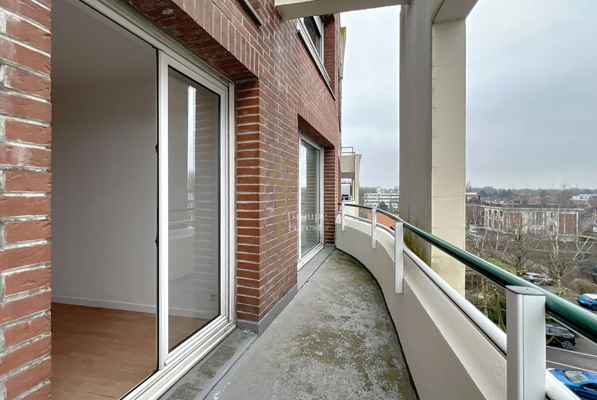 Appartement 1 chambre avec balcon et parking sécurisé à Croix 