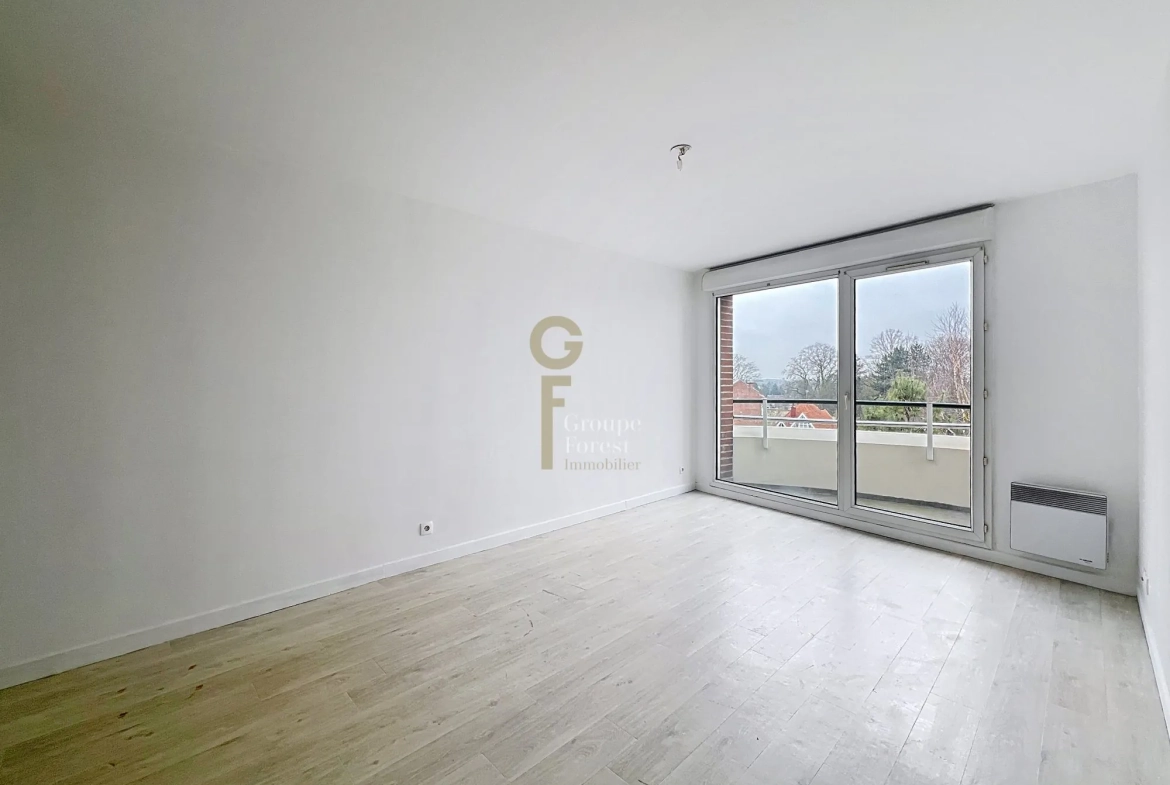 Appartement 1 chambre avec balcon et parking sécurisé à Croix 