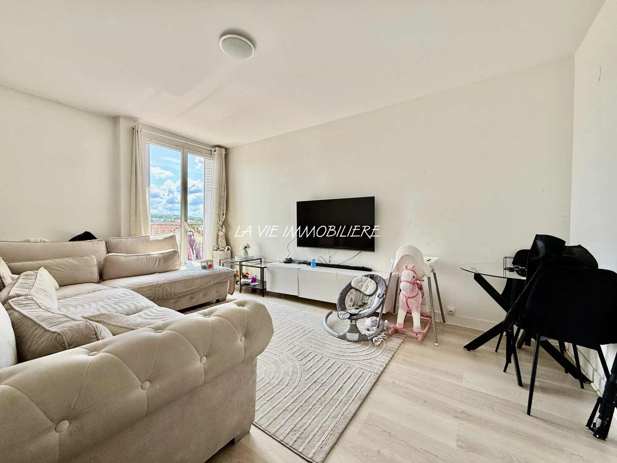 Appartement T2 Lumineux de 44,33 m² à Livry-Gargan avec Vue Dégagée 