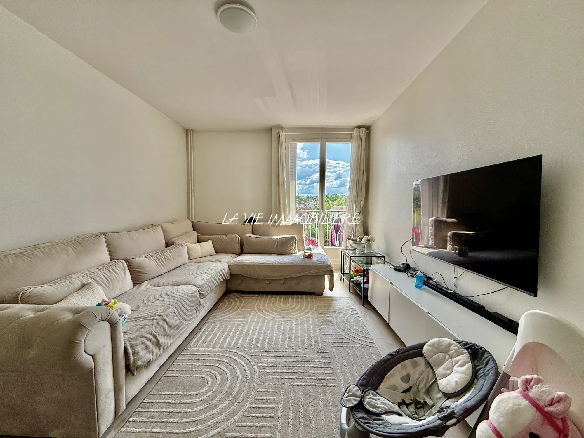 Appartement T2 Lumineux de 44,33 m² à Livry-Gargan avec Vue Dégagée 