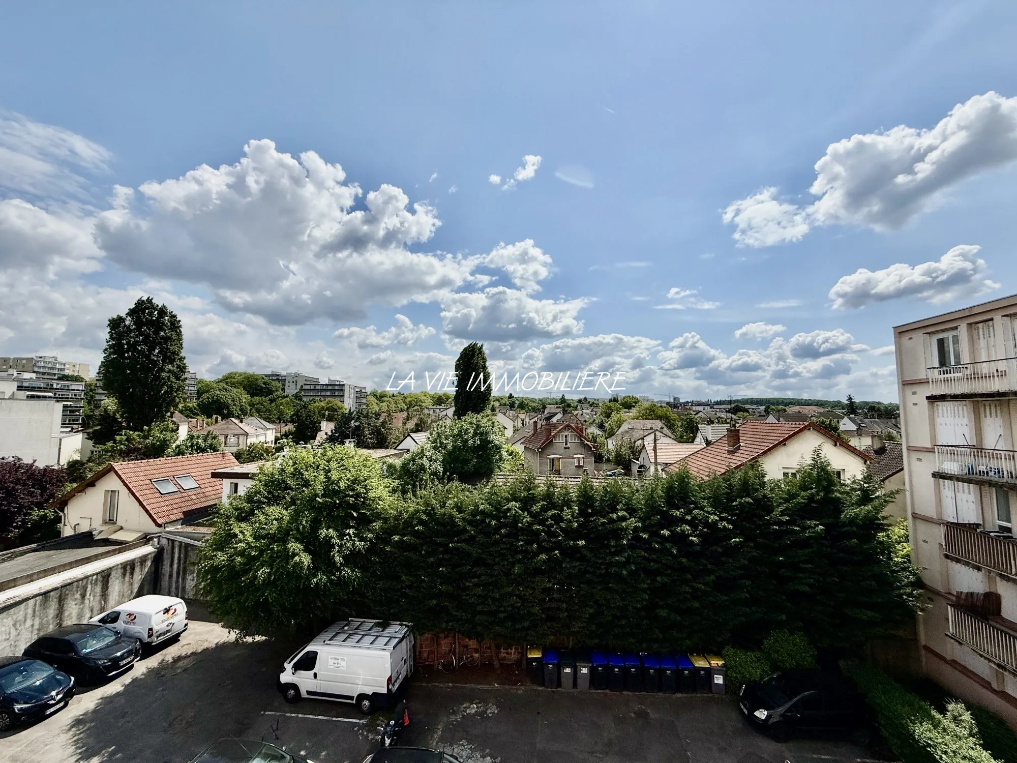 Appartement T2 Lumineux de 44,33 m² à Livry-Gargan avec Vue Dégagée 