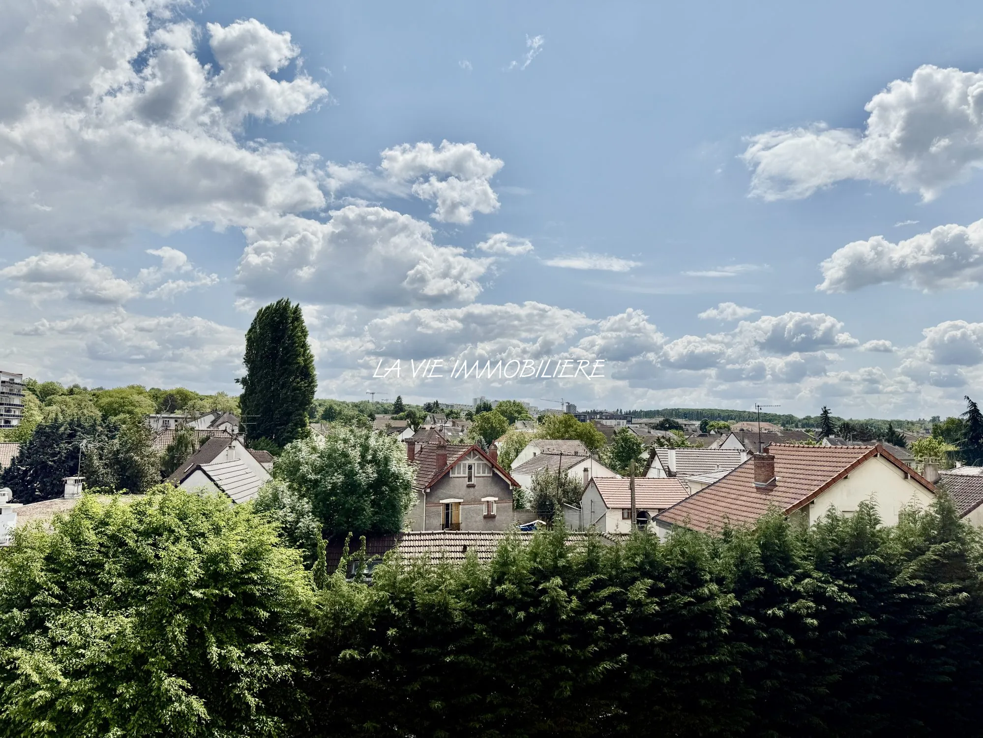Appartement T2 Lumineux de 44,33 m² à Livry-Gargan avec Vue Dégagée 