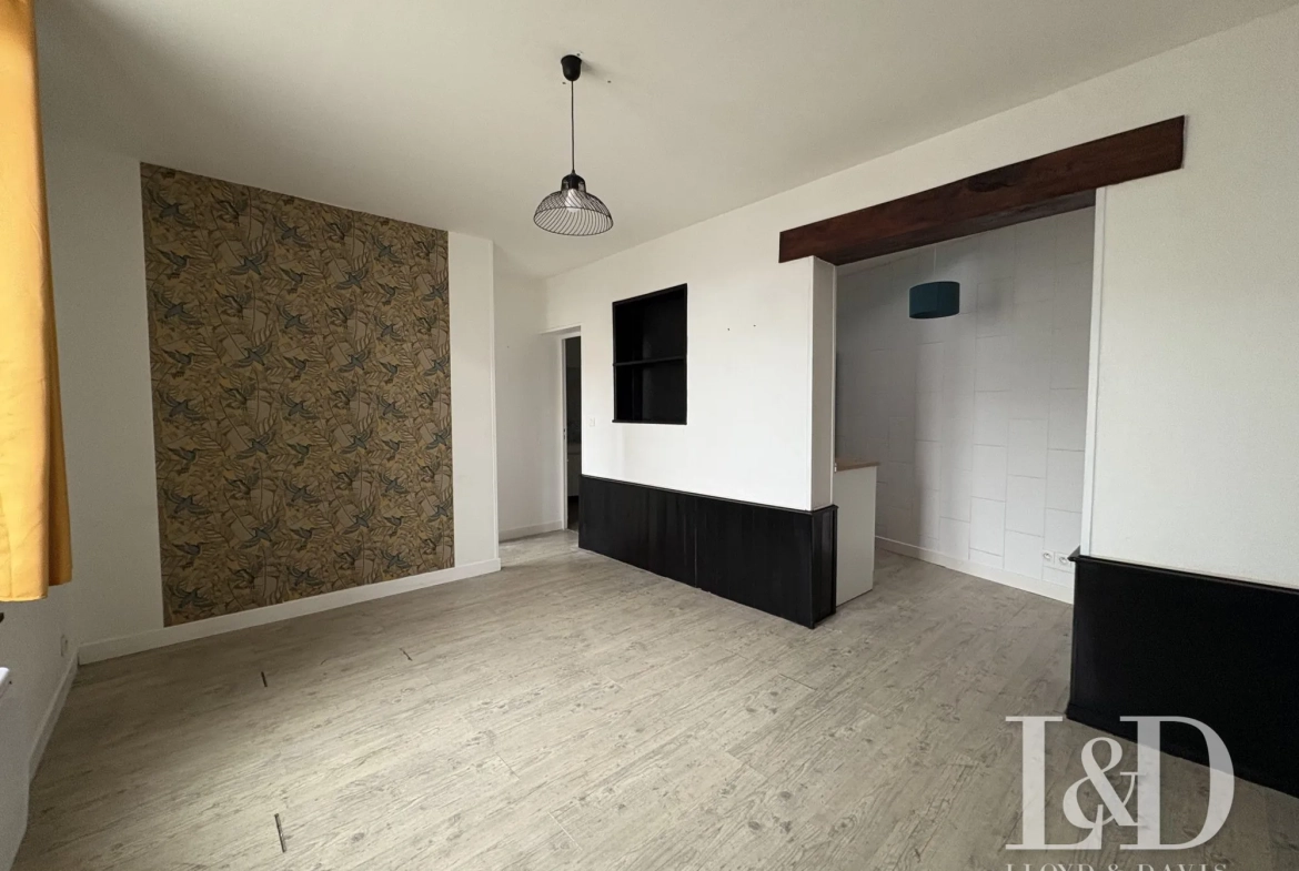 Immeuble à vendre au centre-ville de Noyon avec deux appartements 