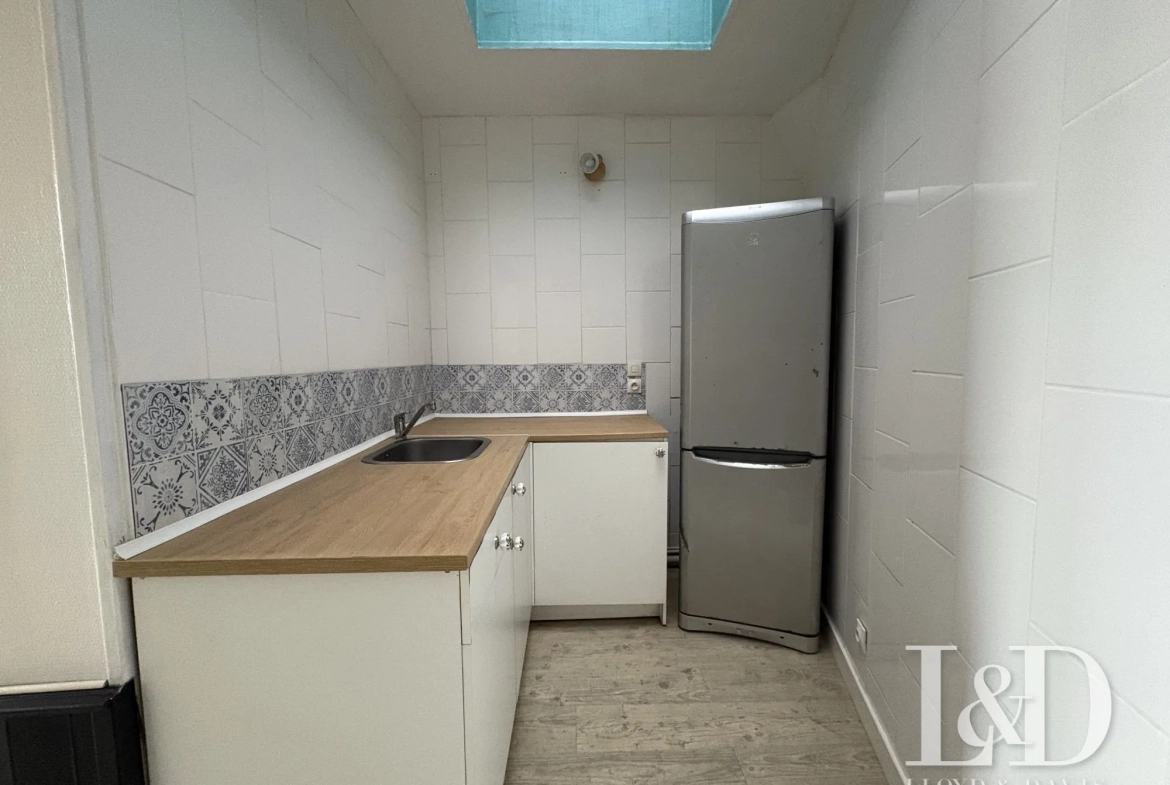 Immeuble à vendre au centre-ville de Noyon avec deux appartements 