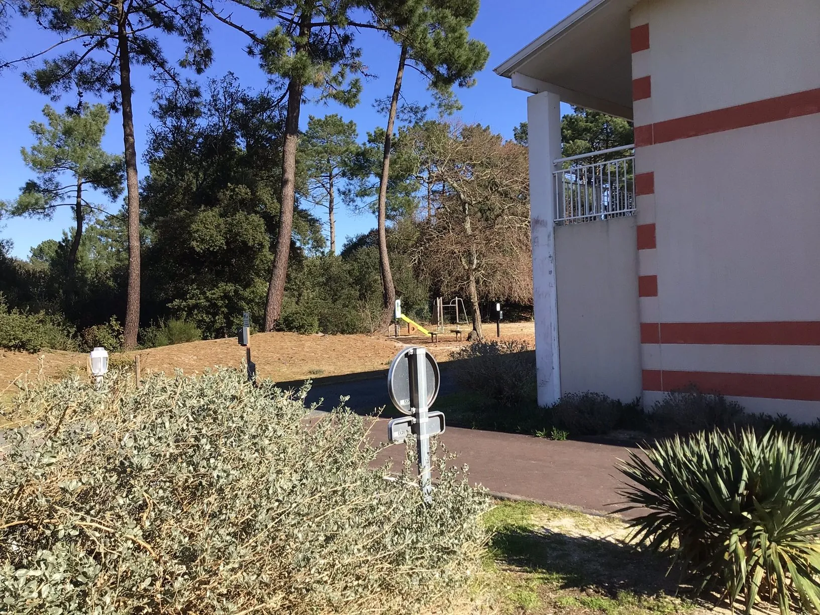 VUE DEPUIS TERRASSE Charmant T1 avec terrasse au Verdon-sur-Mer, résidence calme proche plages et commerces 