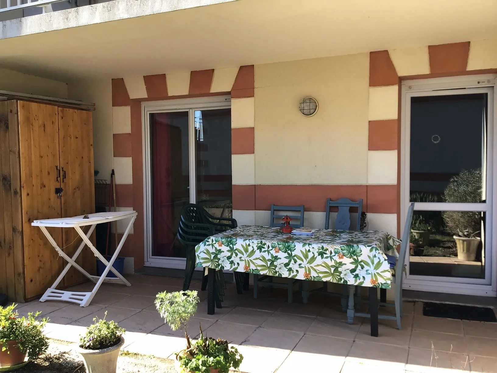 FACADE APPARTEMENT Charmant T1 avec terrasse au Verdon-sur-Mer, résidence calme proche plages et commerces 