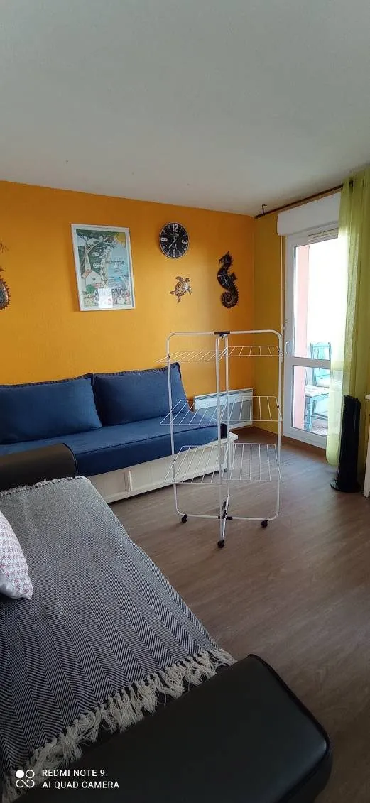 SALON Charmant T1 avec terrasse au Verdon-sur-Mer, résidence calme proche plages et commerces 
