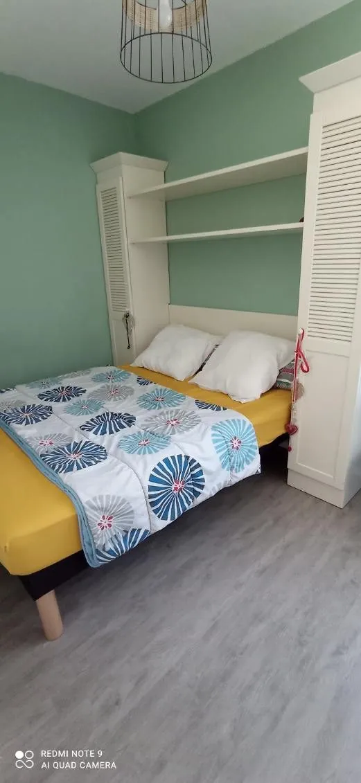 CHAMBRE AVEC SA TETE DE LIT Charmant T1 avec terrasse au Verdon-sur-Mer, résidence calme proche plages et commerces 