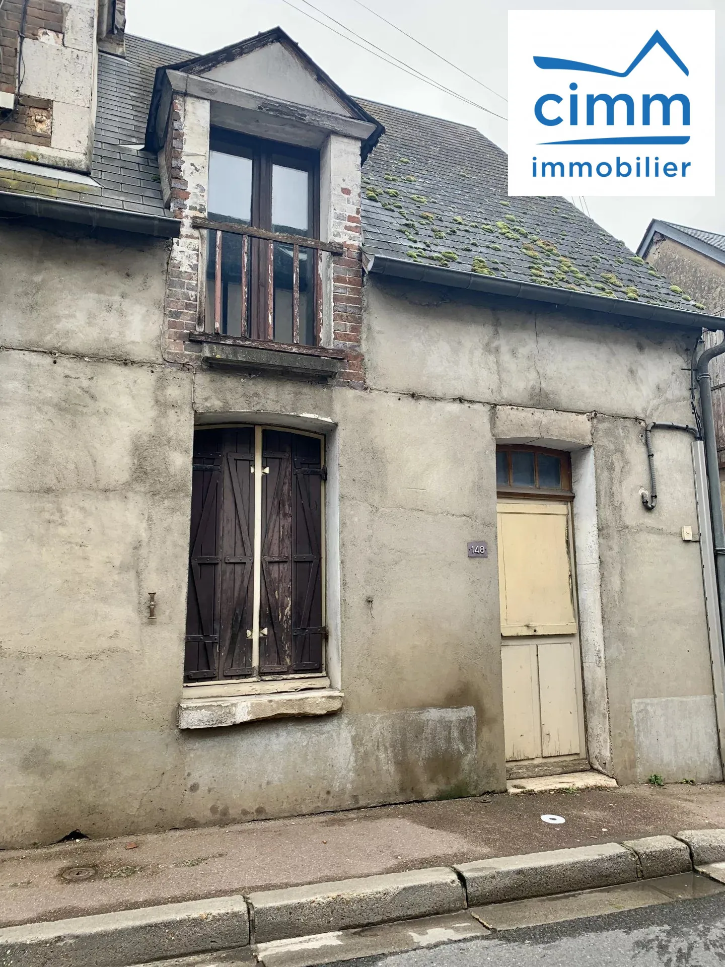 A vendre maison ancienne à Château-Renard 45220 avec travaux et cour spacieuse 