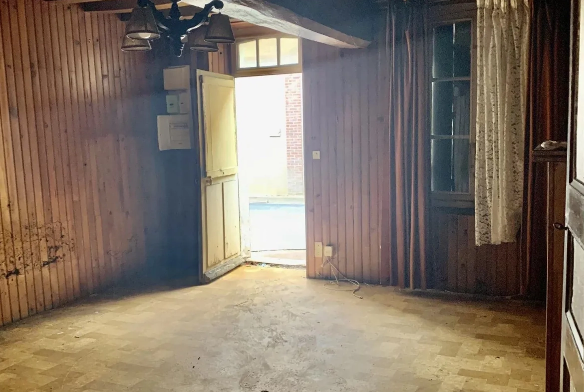 A vendre maison ancienne à Château-Renard 45220 avec travaux et cour spacieuse 