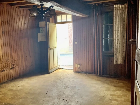 A vendre maison ancienne à Château-Renard 45220 avec travaux et cour spacieuse