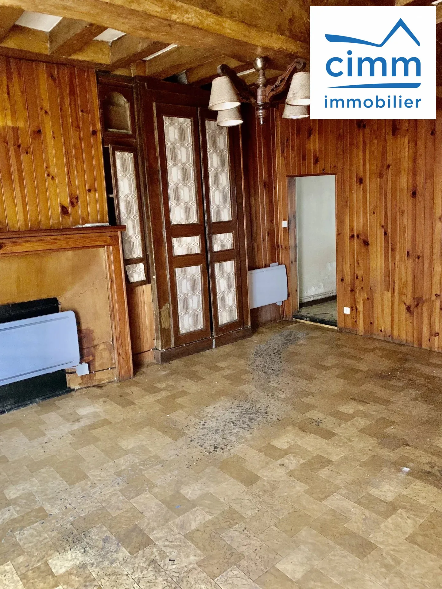 A vendre maison ancienne à Château-Renard 45220 avec travaux et cour spacieuse 