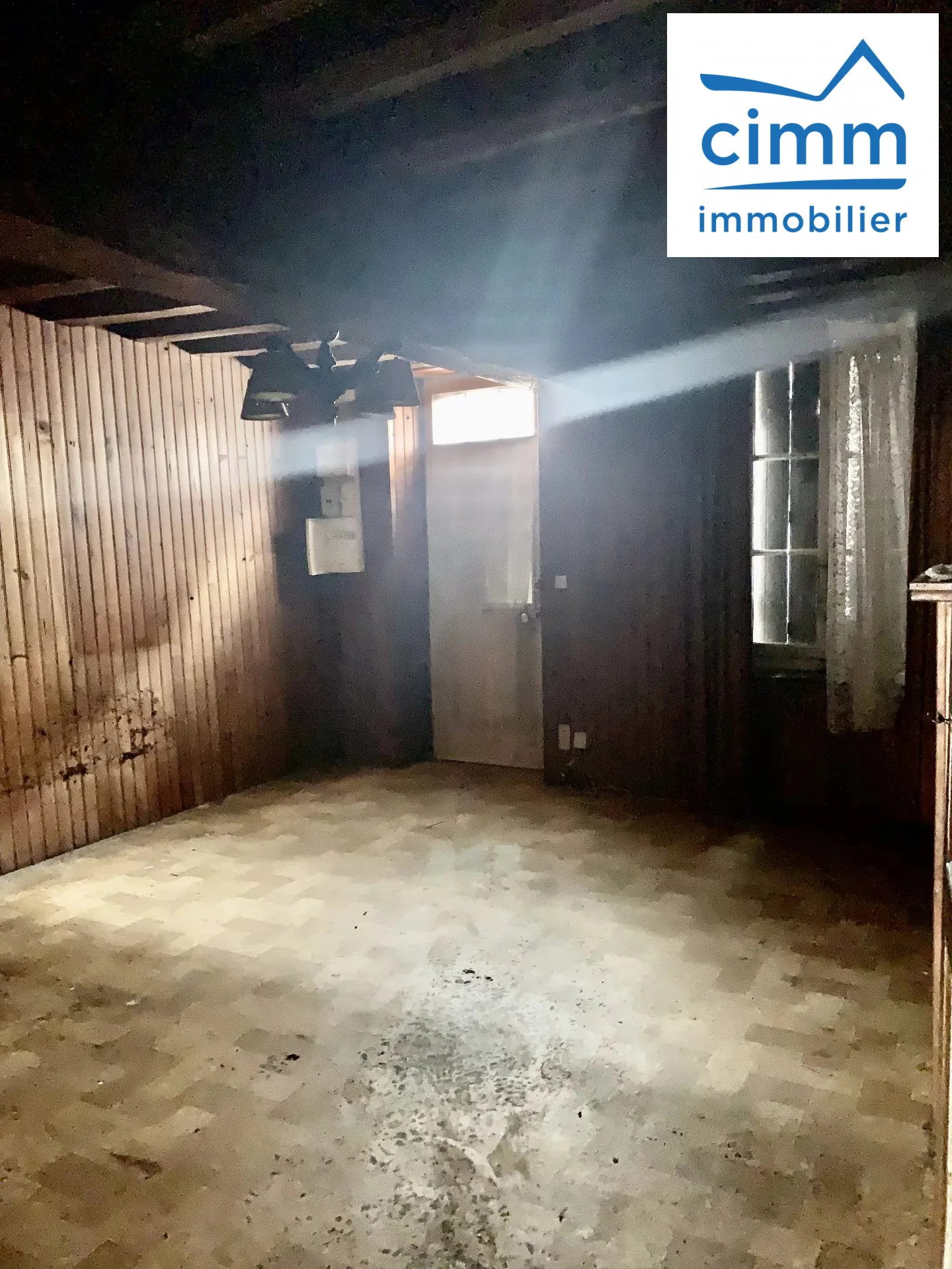 A vendre maison ancienne à Château-Renard 45220 avec travaux et cour spacieuse 