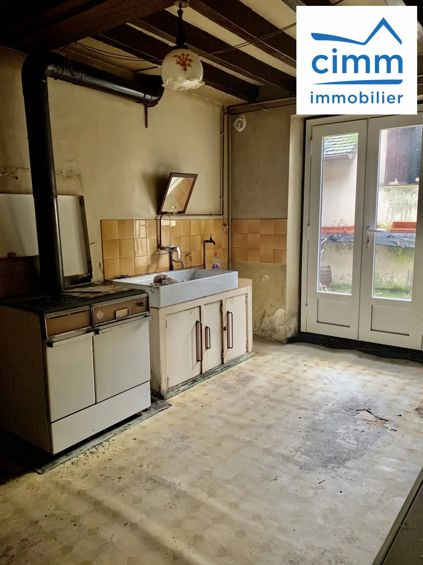 A vendre maison ancienne à Château-Renard 45220 avec travaux et cour spacieuse 