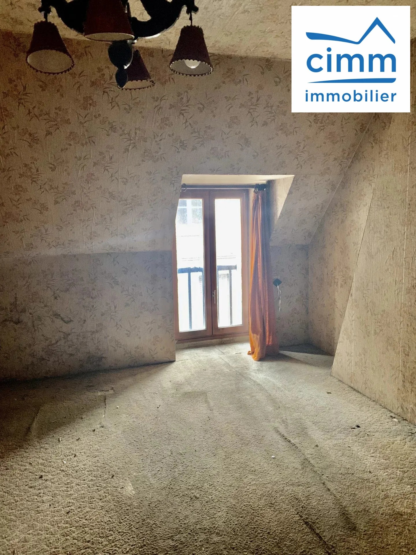 A vendre maison ancienne à Château-Renard 45220 avec travaux et cour spacieuse 